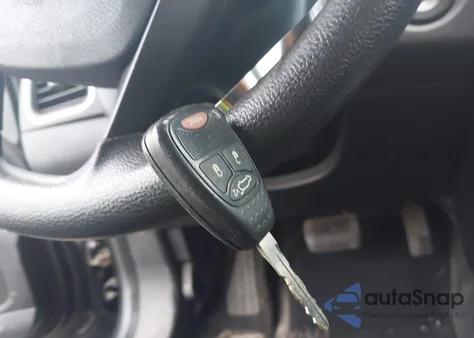 2013 Chrysler 200 Lx z USA, uszkodzony, nr VIN 1C3CCBAB0DN765271